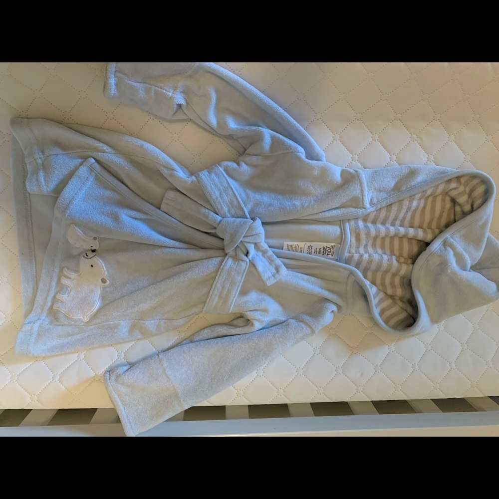 2 baby bath robes